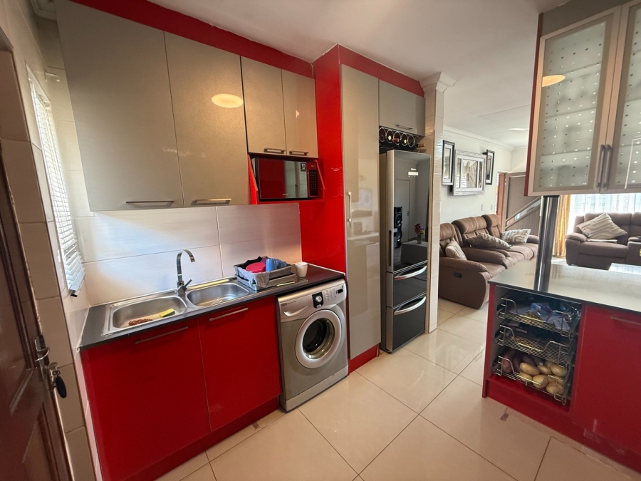 3 Bedroom Property for Sale in Meredale Gauteng