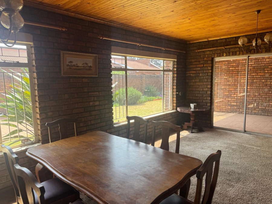 3 Bedroom Property for Sale in Larrendale Gauteng