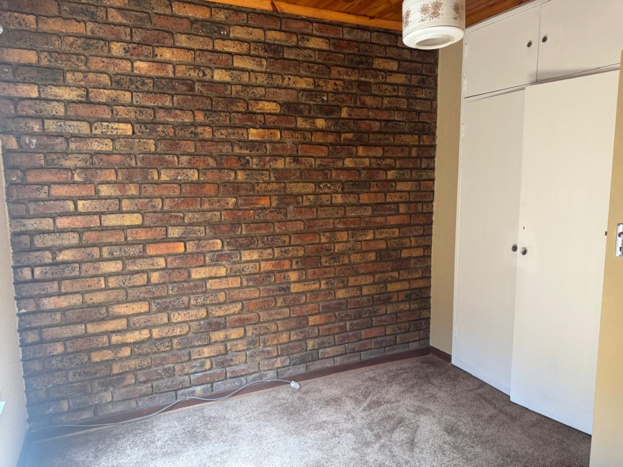 3 Bedroom Property for Sale in Larrendale Gauteng