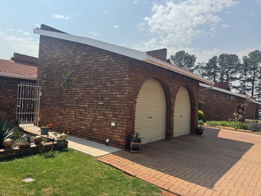3 Bedroom Property for Sale in Larrendale Gauteng