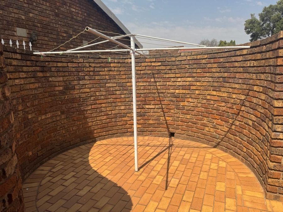 3 Bedroom Property for Sale in Larrendale Gauteng