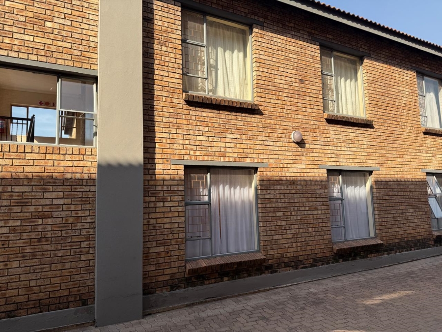 1 Bedroom Property for Sale in Vanderbijlpark CW 5 Gauteng