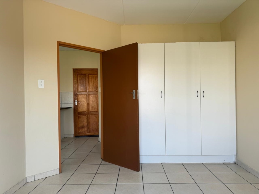 1 Bedroom Property for Sale in Vanderbijlpark CW 5 Gauteng
