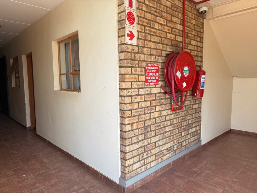 1 Bedroom Property for Sale in Vanderbijlpark CW 5 Gauteng