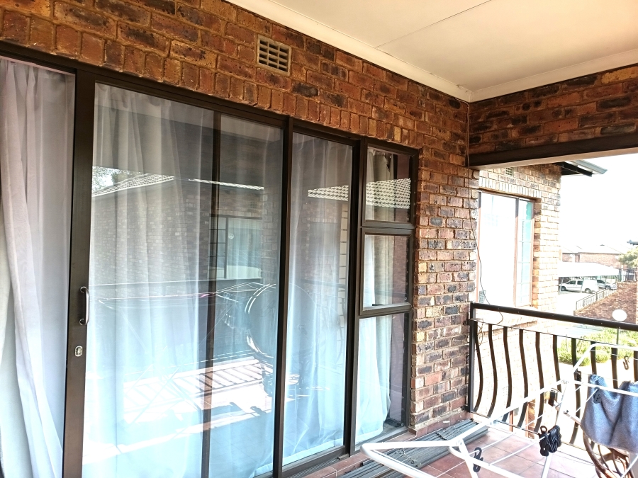 2 Bedroom Property for Sale in Sonneveld Gauteng
