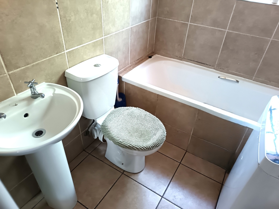 2 Bedroom Property for Sale in Sonneveld Gauteng