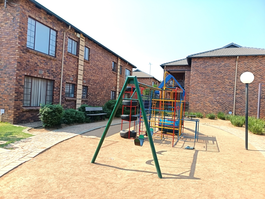 2 Bedroom Property for Sale in Sonneveld Gauteng