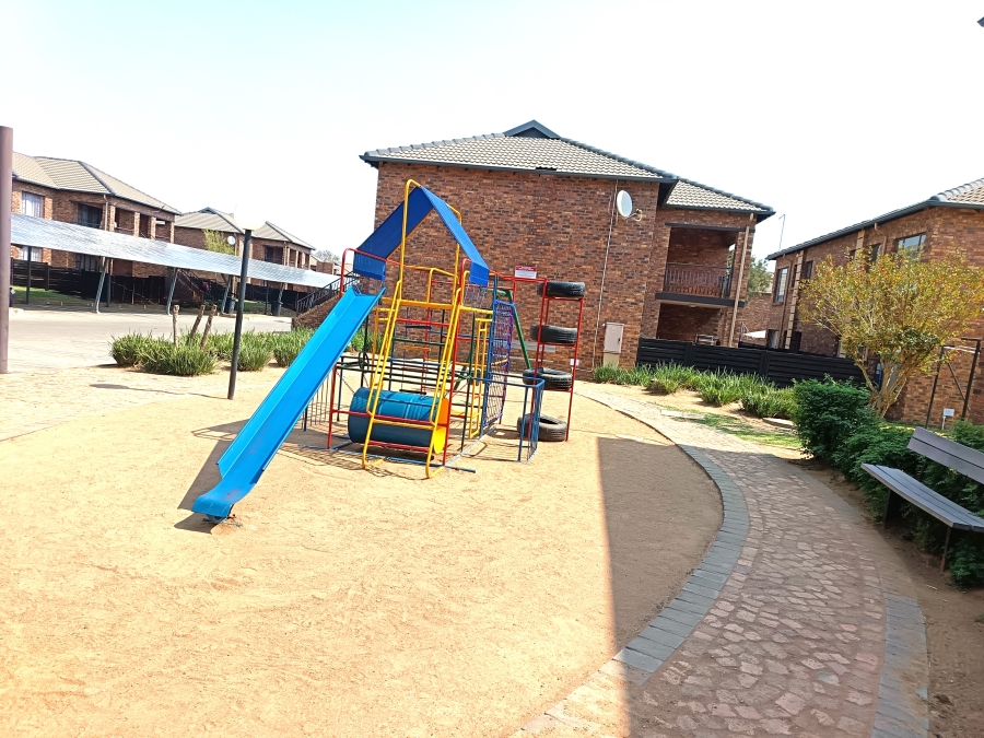 2 Bedroom Property for Sale in Sonneveld Gauteng