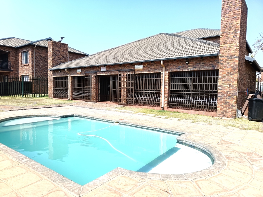 2 Bedroom Property for Sale in Sonneveld Gauteng
