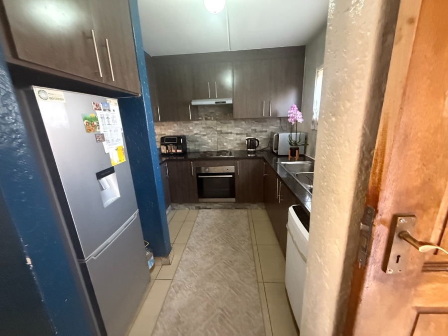 2 Bedroom Property for Sale in Mondeor Gauteng
