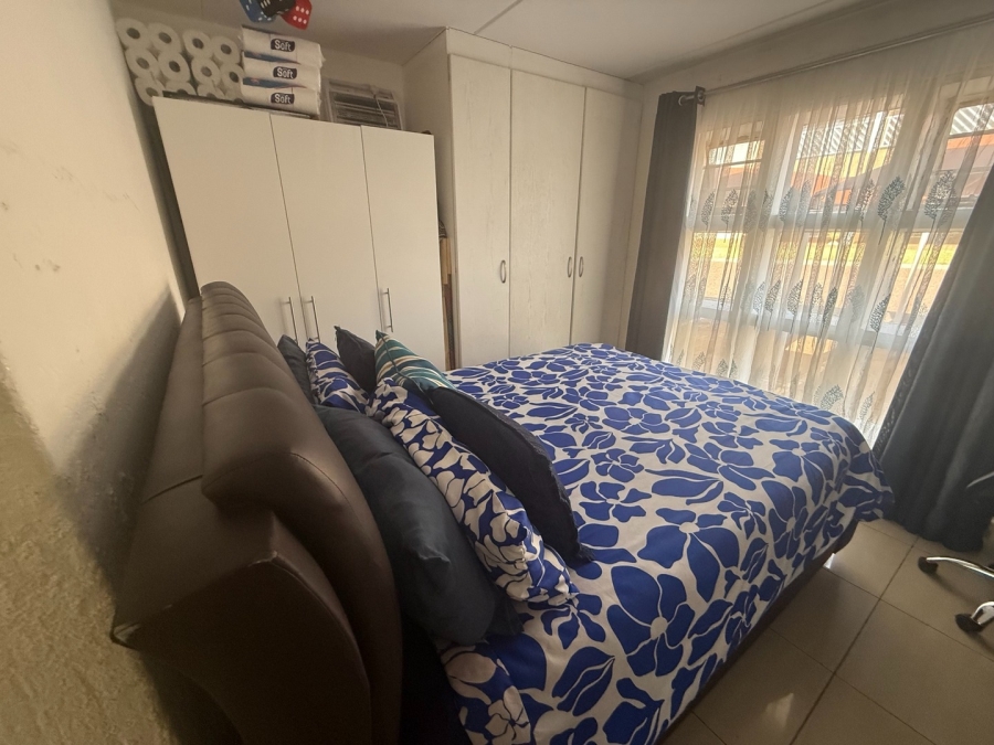 2 Bedroom Property for Sale in Mondeor Gauteng