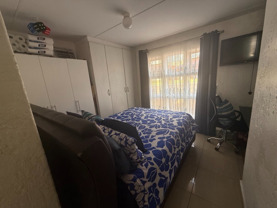 2 Bedroom Property for Sale in Mondeor Gauteng