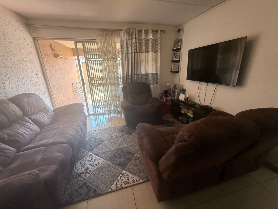 2 Bedroom Property for Sale in Mondeor Gauteng