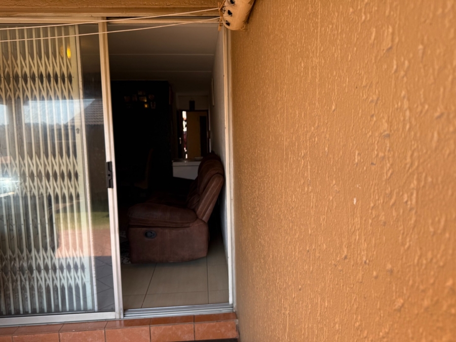 2 Bedroom Property for Sale in Mondeor Gauteng