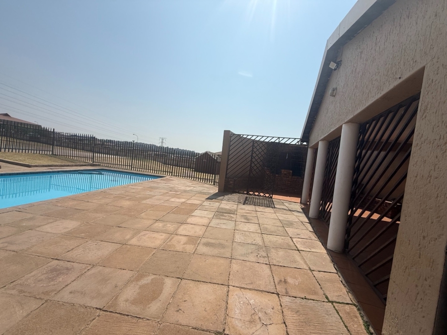 2 Bedroom Property for Sale in Mondeor Gauteng