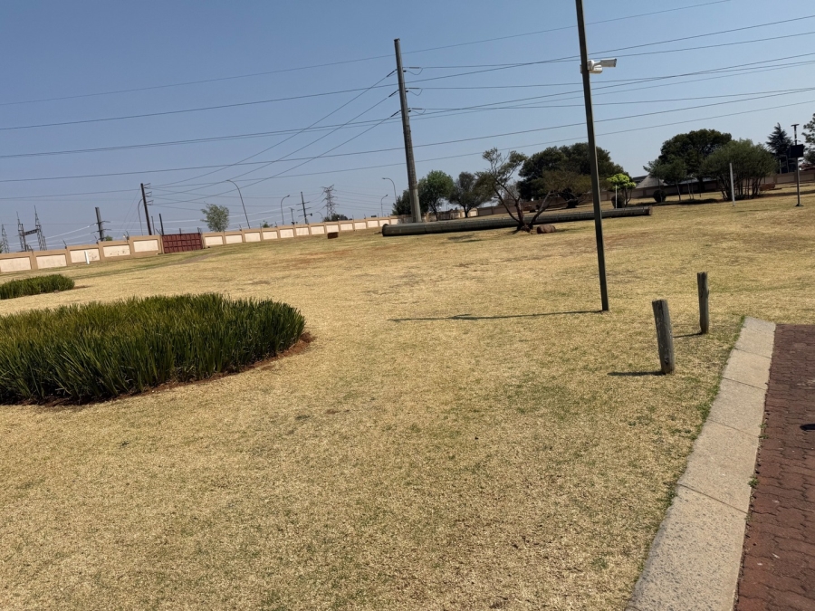 2 Bedroom Property for Sale in Mondeor Gauteng