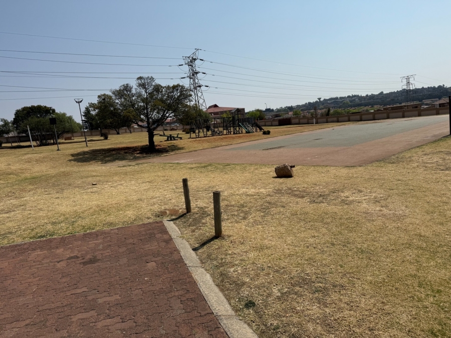2 Bedroom Property for Sale in Mondeor Gauteng
