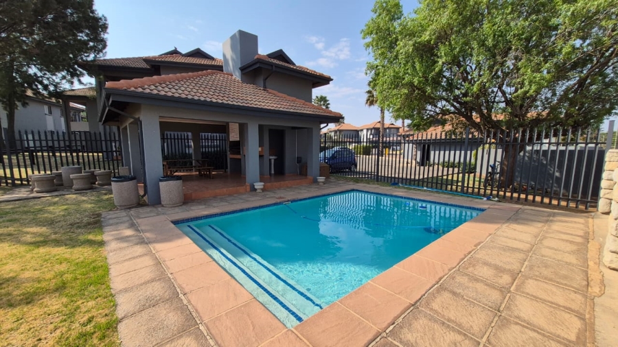 2 Bedroom Property for Sale in Fairlead Gauteng