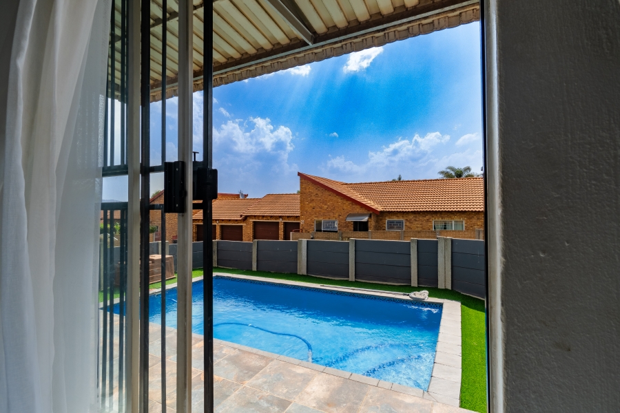 1 Bedroom Property for Sale in Honeydew Ridge Gauteng