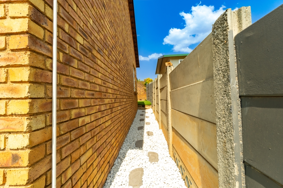 1 Bedroom Property for Sale in Honeydew Ridge Gauteng