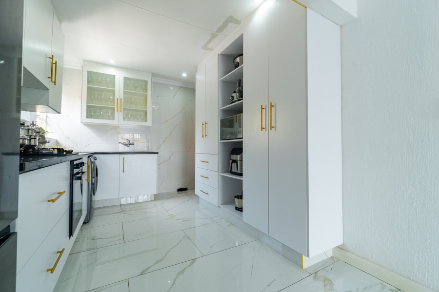 1 Bedroom Property for Sale in Honeydew Ridge Gauteng