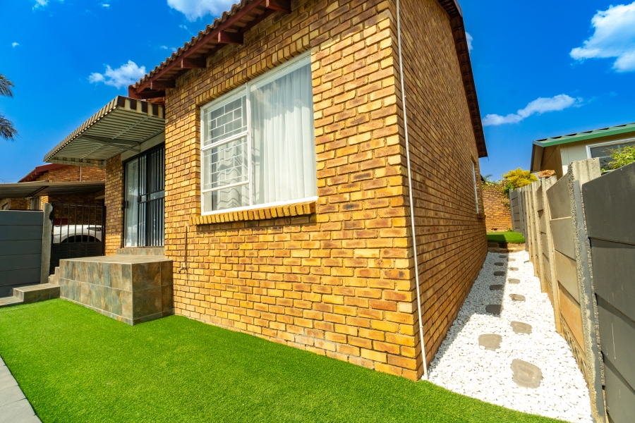 1 Bedroom Property for Sale in Honeydew Ridge Gauteng