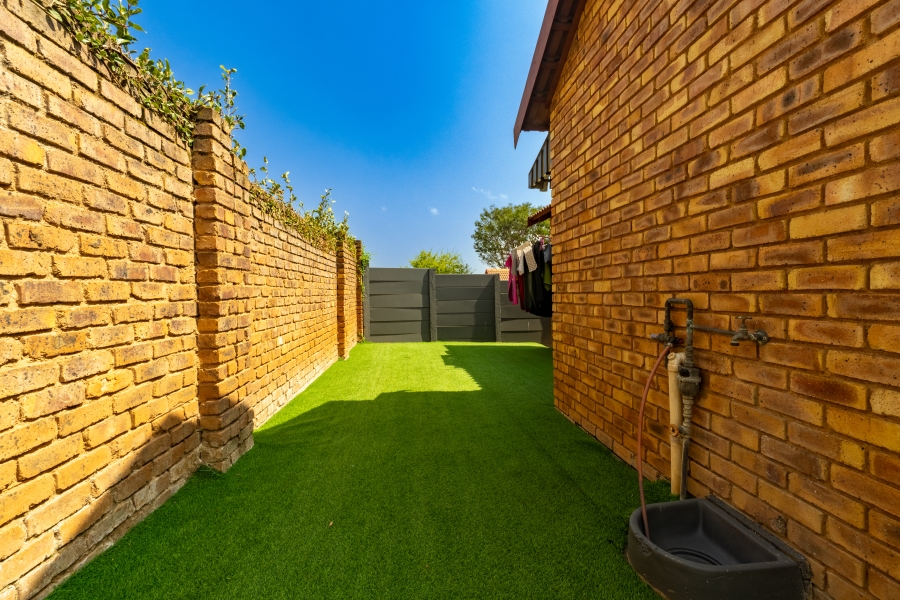1 Bedroom Property for Sale in Honeydew Ridge Gauteng