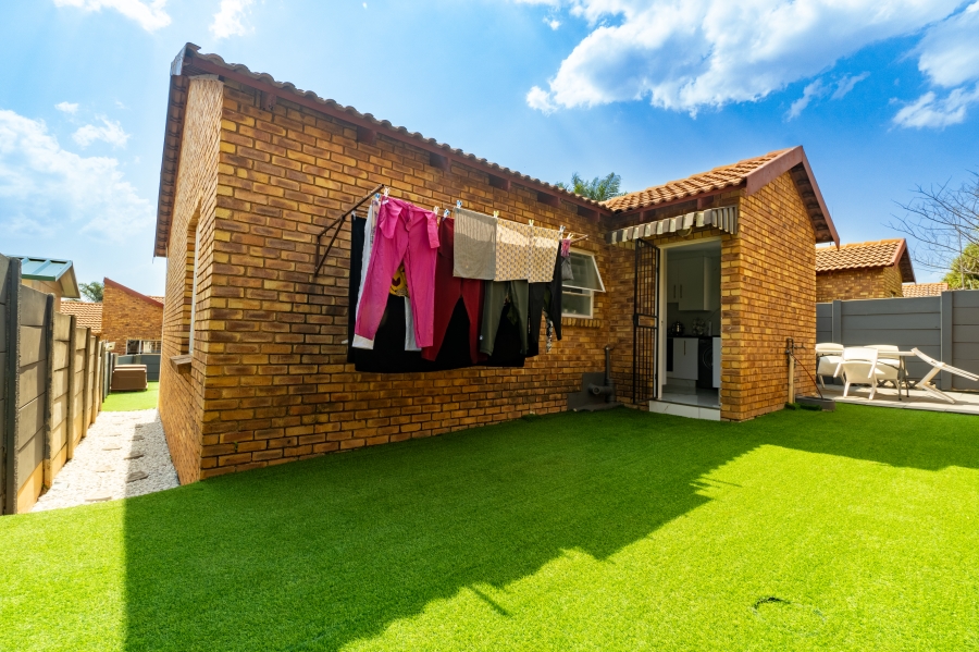 1 Bedroom Property for Sale in Honeydew Ridge Gauteng