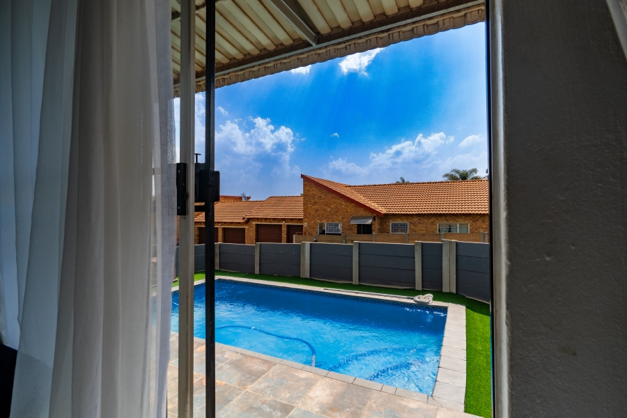 1 Bedroom Property for Sale in Honeydew Ridge Gauteng