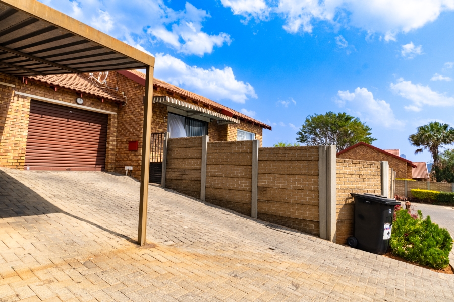 1 Bedroom Property for Sale in Honeydew Ridge Gauteng