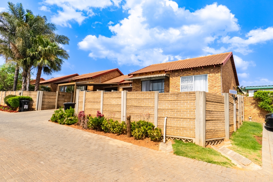 1 Bedroom Property for Sale in Honeydew Ridge Gauteng