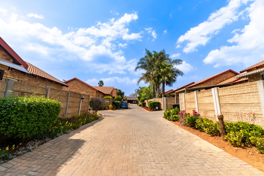 1 Bedroom Property for Sale in Honeydew Ridge Gauteng