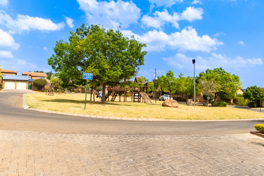 1 Bedroom Property for Sale in Honeydew Ridge Gauteng