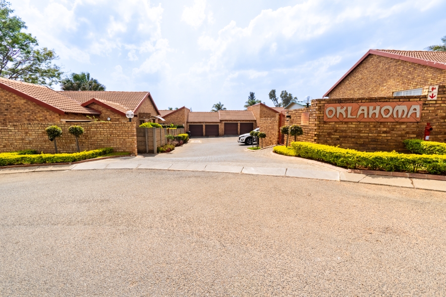 1 Bedroom Property for Sale in Honeydew Ridge Gauteng