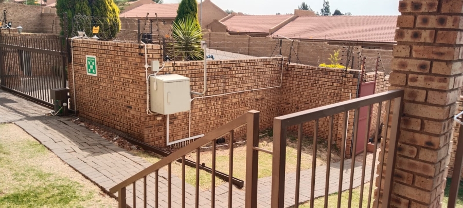 2 Bedroom Property for Sale in Ruimsig Gauteng