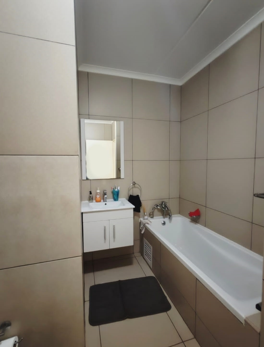 To Let 1 Bedroom Property for Rent in Erand Gardens Gauteng