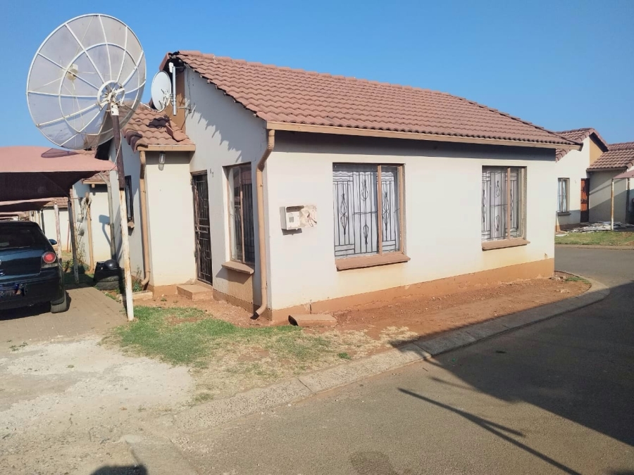 2 Bedroom Property for Sale in Clayville Gauteng