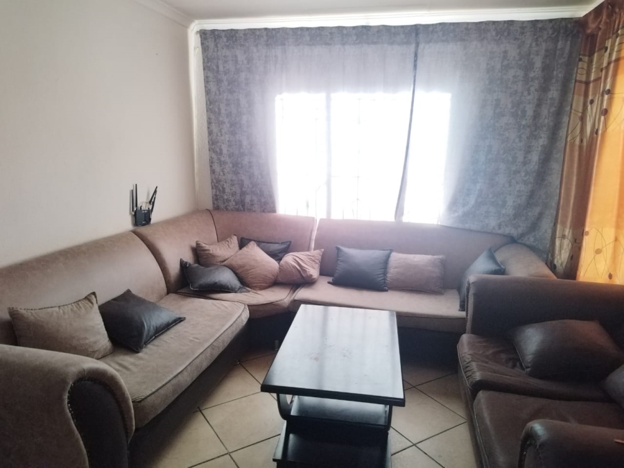 2 Bedroom Property for Sale in Clayville Gauteng