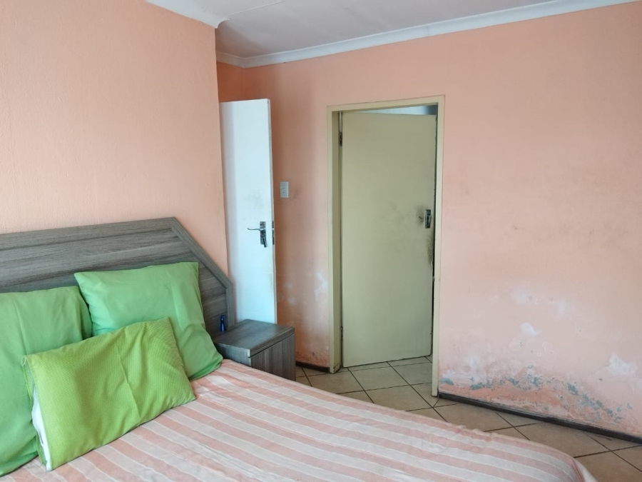 2 Bedroom Property for Sale in Clayville Gauteng
