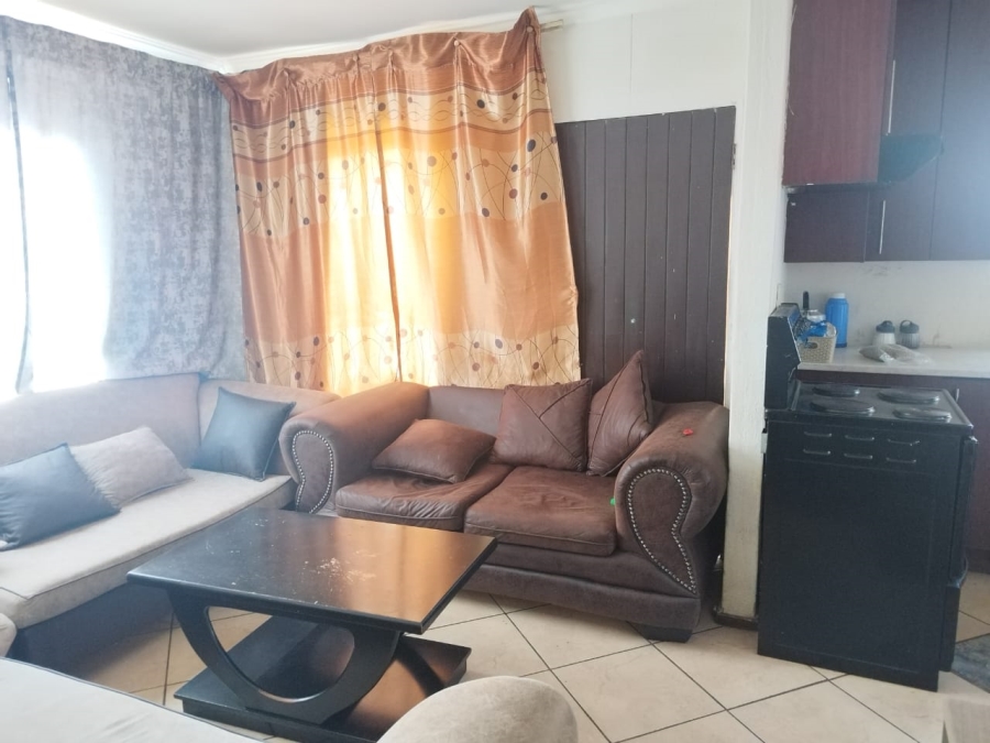 2 Bedroom Property for Sale in Clayville Gauteng