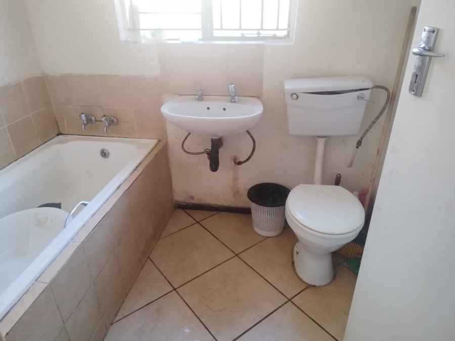 2 Bedroom Property for Sale in Clayville Gauteng