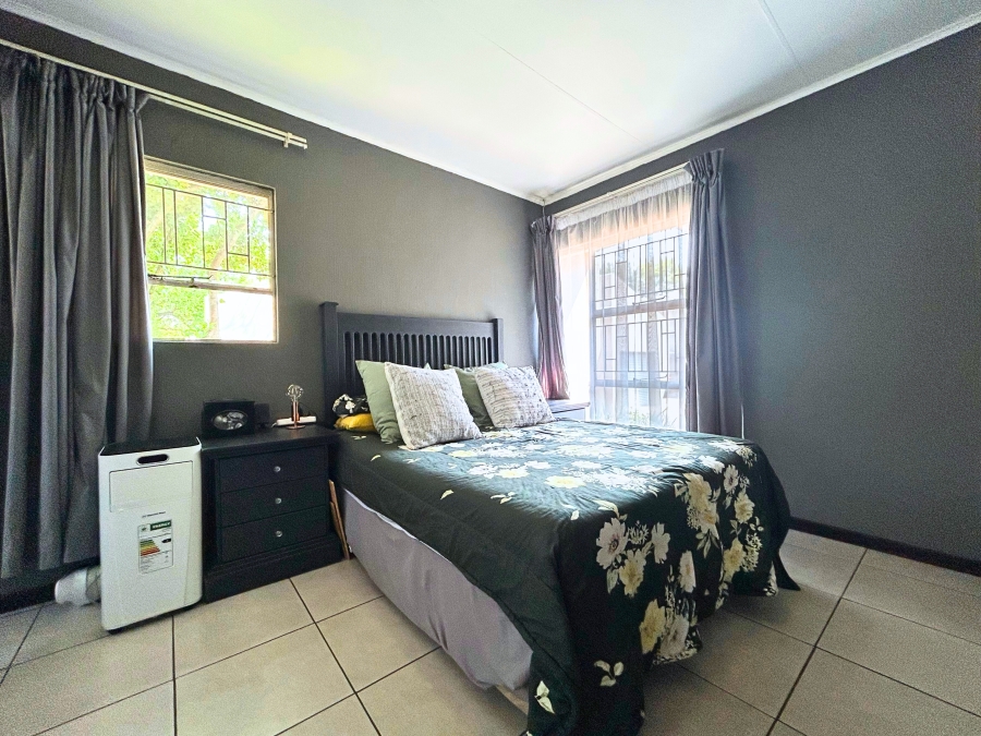 3 Bedroom Property for Sale in Die Hoewes Gauteng