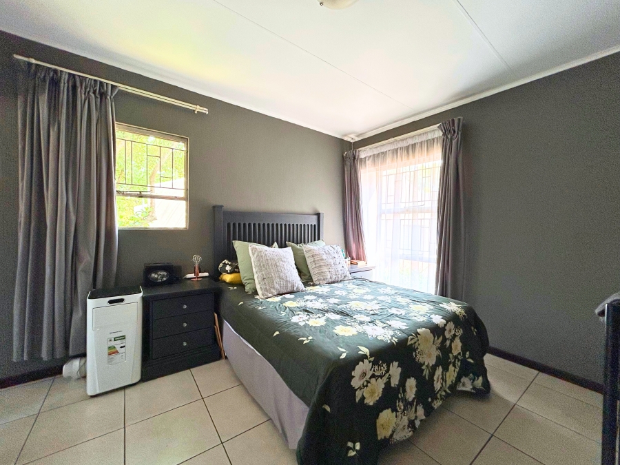 3 Bedroom Property for Sale in Die Hoewes Gauteng