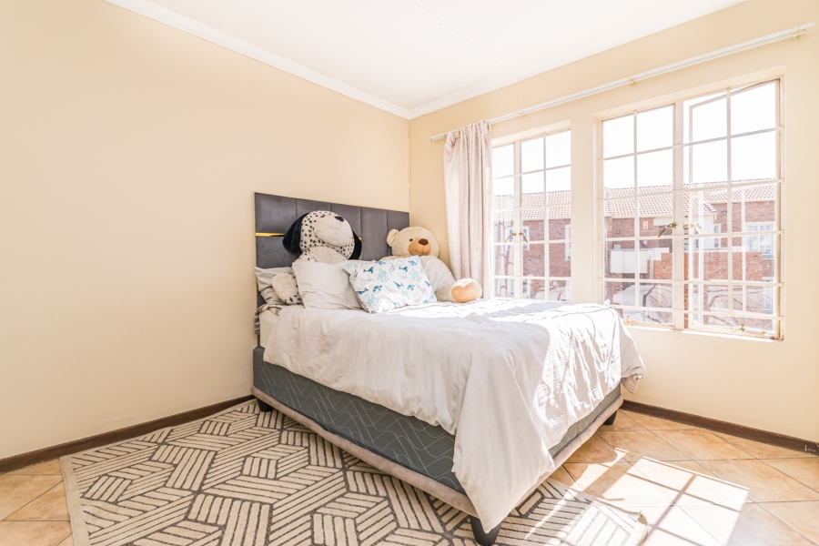 2 Bedroom Property for Sale in Die Hoewes Gauteng