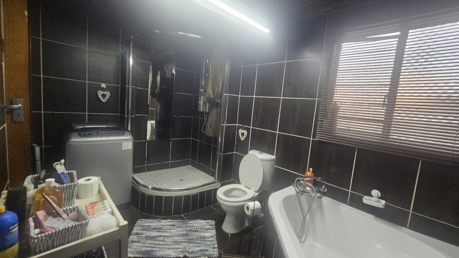 4 Bedroom Property for Sale in Dersley Gauteng