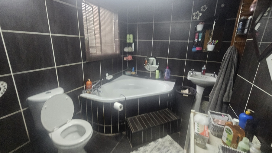 4 Bedroom Property for Sale in Dersley Gauteng