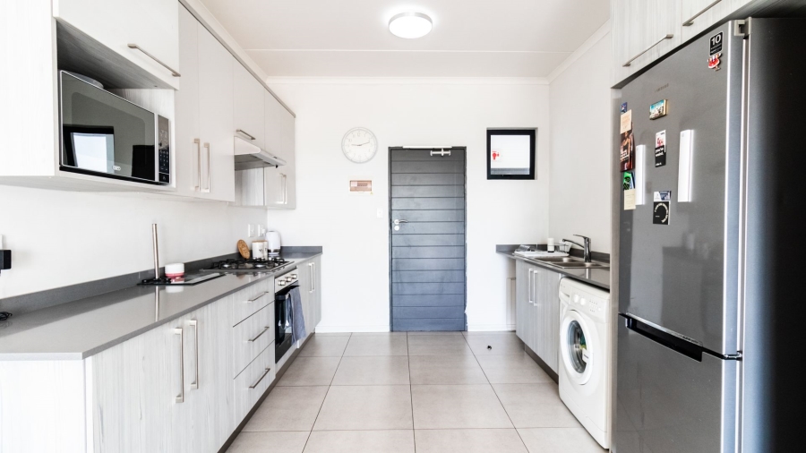 1 Bedroom Property for Sale in Erand Gardens Gauteng