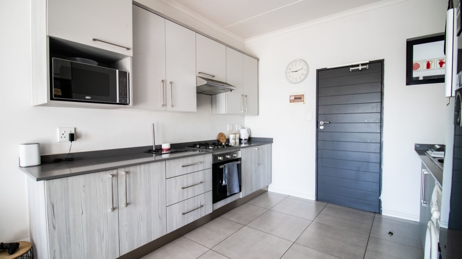 1 Bedroom Property for Sale in Erand Gardens Gauteng