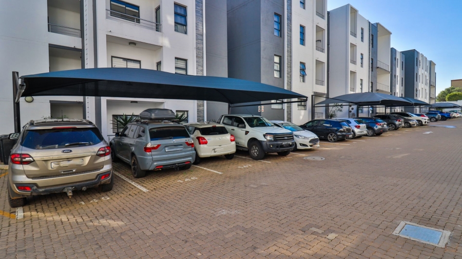 1 Bedroom Property for Sale in Erand Gardens Gauteng