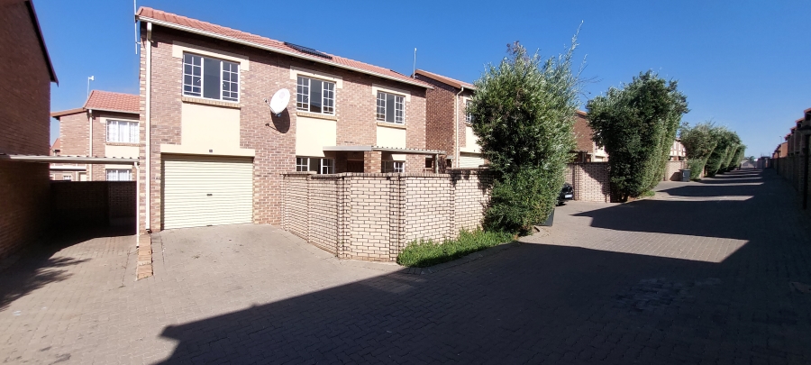3 Bedroom Property for Sale in Raslouw Gauteng